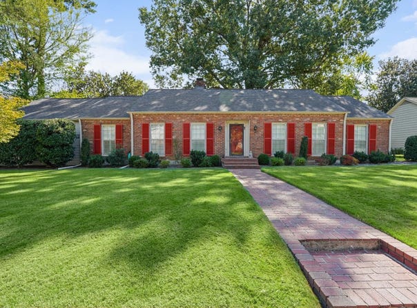 5233 MARY STARNES Dr, Memphis, TN 38117