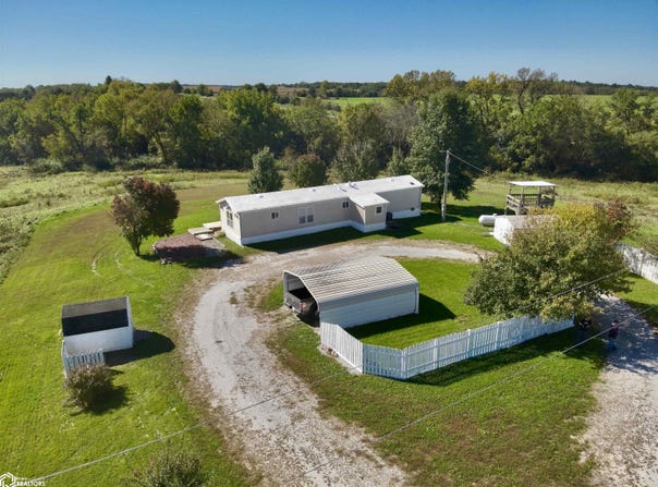 25113 245Th Street, Leon, IA 50144