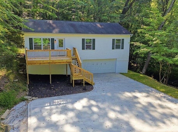 2456 Apple Valley Drive, Howard, OH 43028