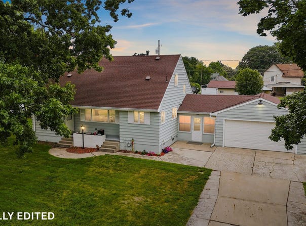1820 W 3rd Street, Perry, IA 50220