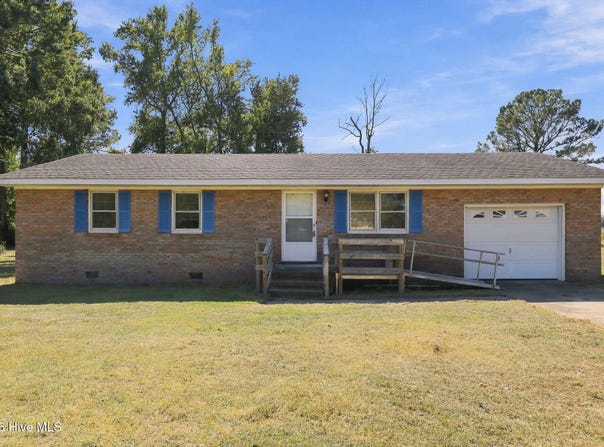 1951 Winter Forest Drive, Kinston, NC 28504