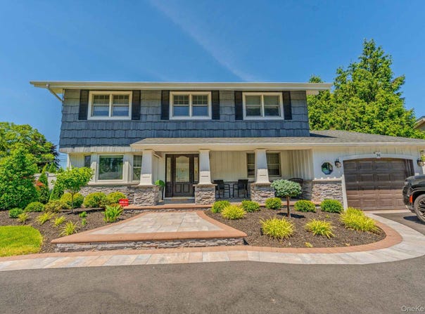 96 Eagle Lane, Hauppauge, NY 11788
