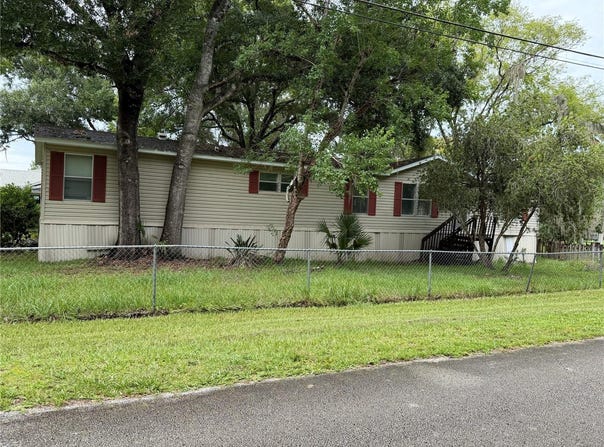 55616 LEE Street, ASTOR, FL 32102