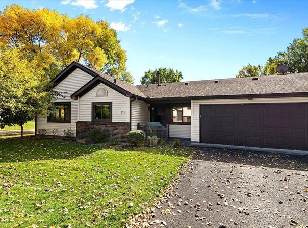 576 Donegal Circle, Shoreview, MN 55126