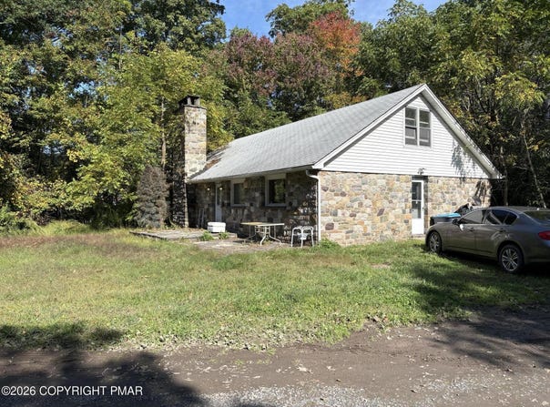 2745 Mountain Road, Stroudsburg, PA 18360