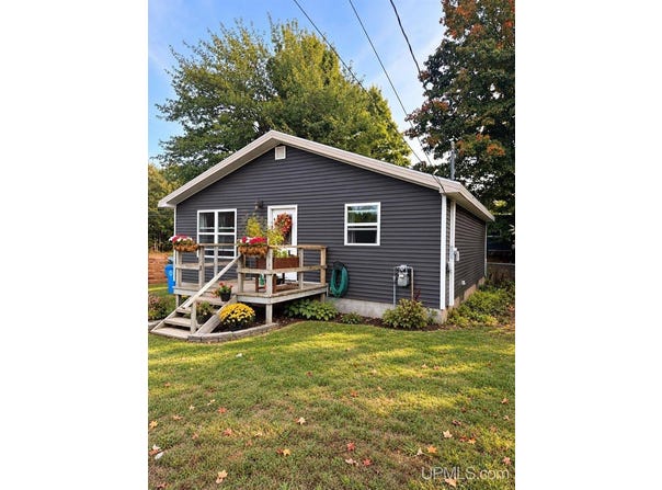 907 Sherman Street, Marquette, MI 49855