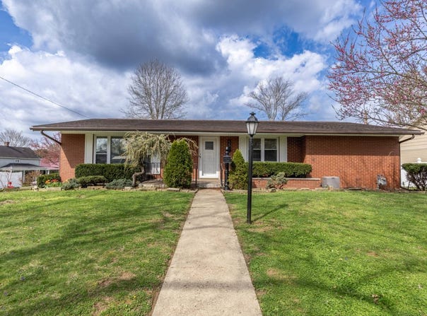 55 N High St, Jackson, OH 45640