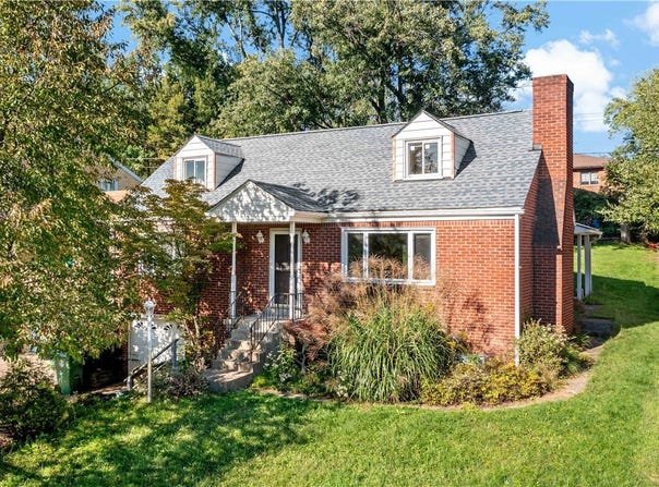 859 Corbett Dr, Castle Shannon, PA 15234