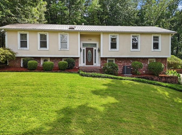 1700 WOODVIEW CIRCLE, PELHAM, AL 35124