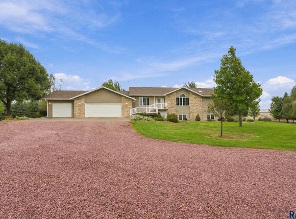 47880 251st St, Garretson, SD 57030