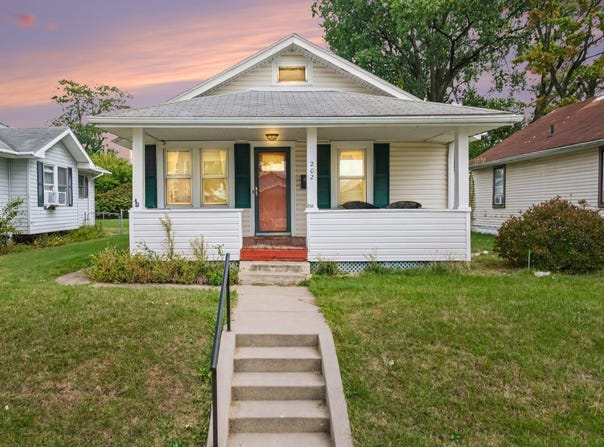 202 Strathmoor Avenue, Mishawaka, IN 46544-1555