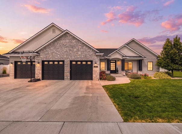 3873 E Pond View Dr, Ammon, ID 83406