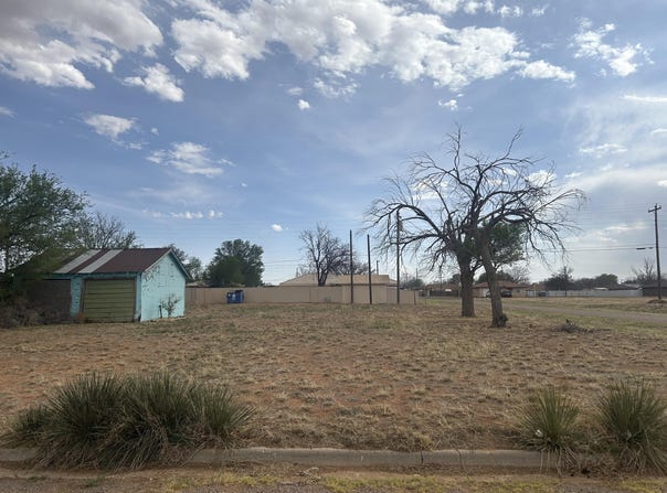 207 W 3rd Street, Sundown, TX 79372