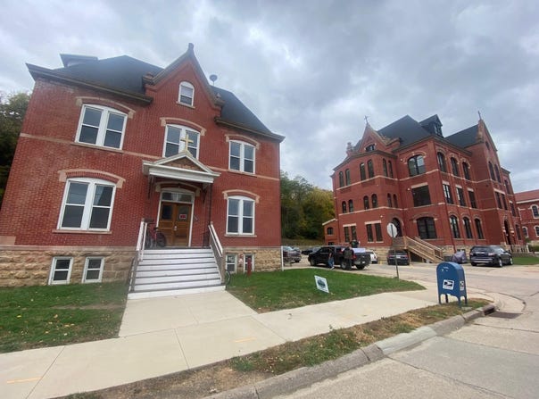 2901 Central Avenue, Dubuque, IA 52001