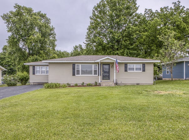 1914 Hazel Avenue, Carthage, MO 64836