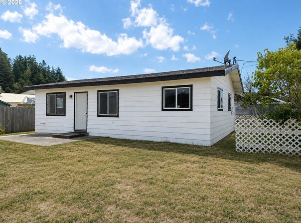 105 S 8TH St, Lakeside, OR 97449