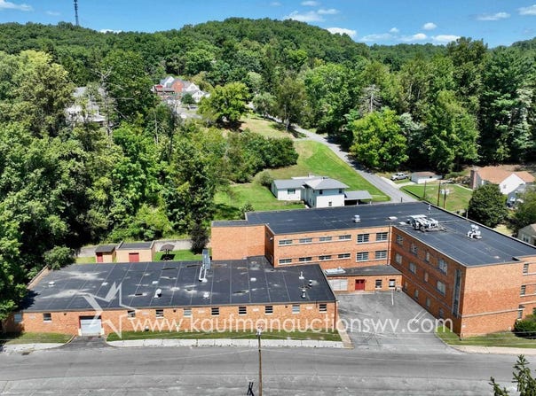 100 Bluestone Rd, Mount Hope, WV 25880