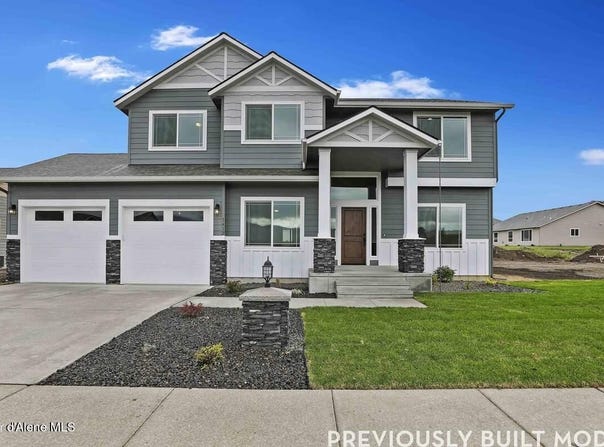 8960 BEDWELL St, Rathdrum, ID 83858