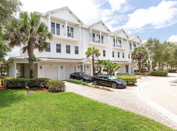 6809 N Lakeside Circle, Davie, FL 33314
