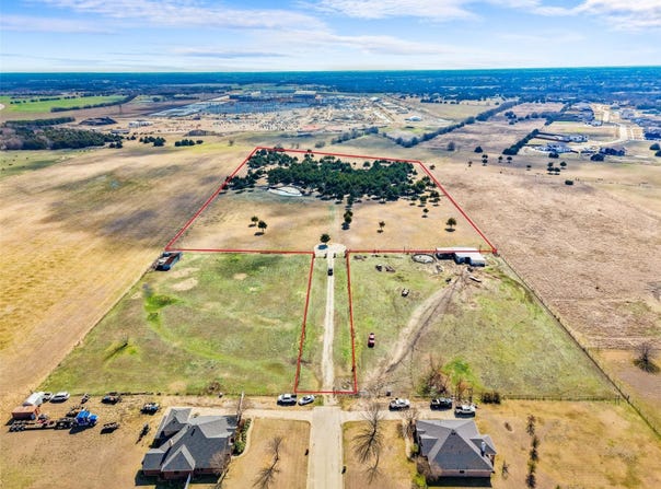 710 E Reindeer Road, Lancaster, TX 75146