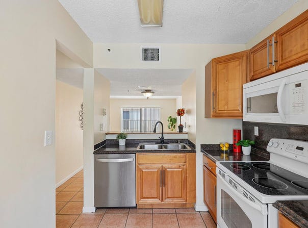 167 RIVIERA Circle, Weston, FL 33326
