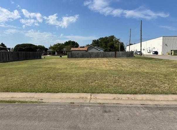 416 Hickory Lane, Maize, KS 67101