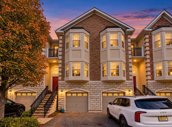 35 MALLARD PL, Secaucus, NJ 07094