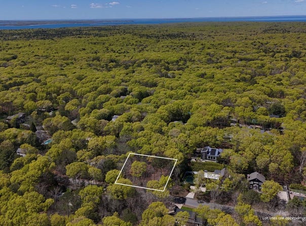 32 Wheelock Walk, East Hampton, NY 11937