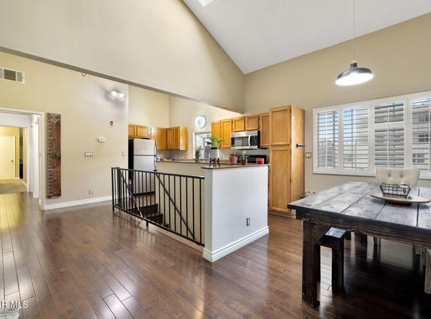 14425 Foothill Boulevard, Sylmar, CA 91342