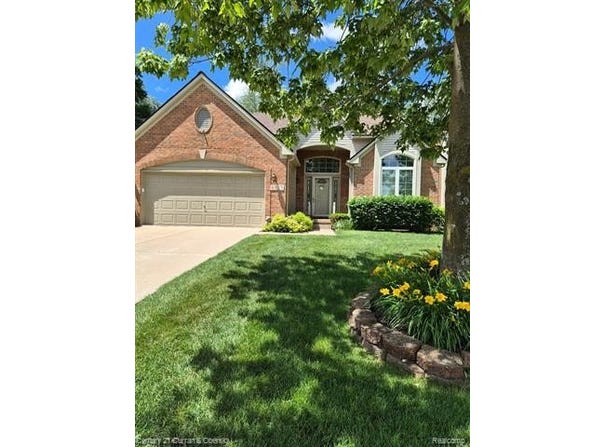 6123 Lochmore Drive, Commerce Twp, MI 48382