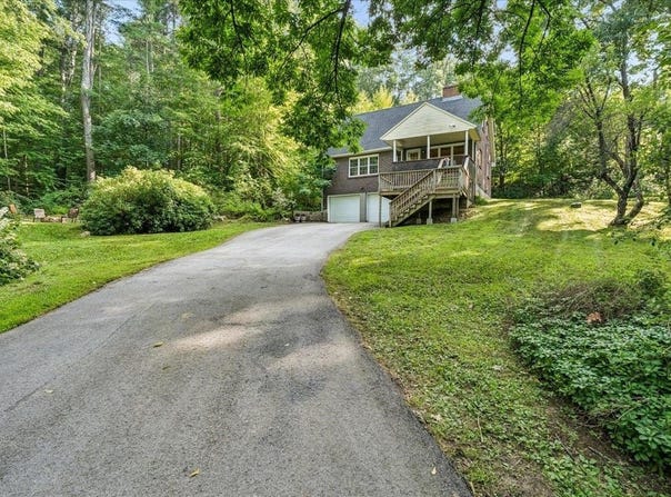 2 Carroll Circle, Derry, NH 03038