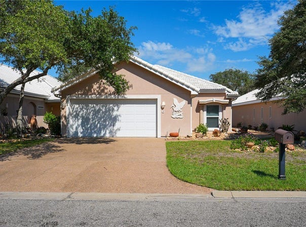 6 Saint Andrews Place, Rockport, TX 78382