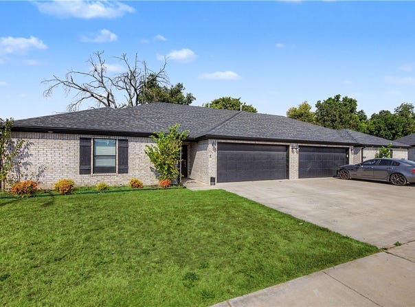 304 Tricha Circle, Gravette, AR 72736