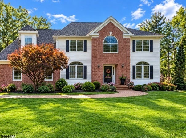 8 Chaucer Dr, Clinton Twp., NJ 08801-3367
