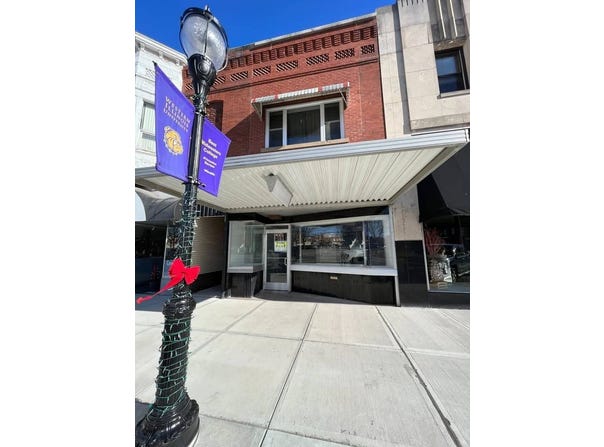 11 E Side Square, Macomb, IL 61455
