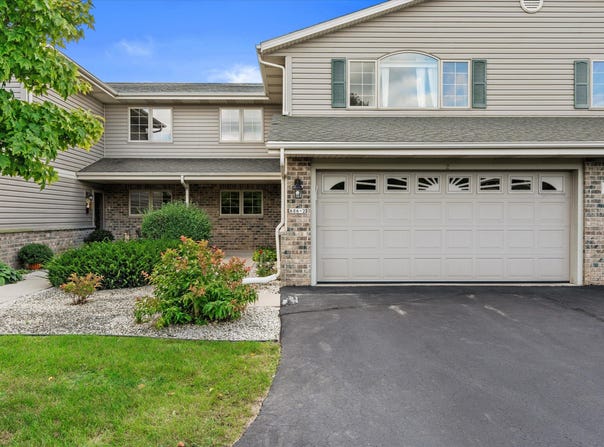 686 Stoney Creek Ct, West Bend, WI 53095
