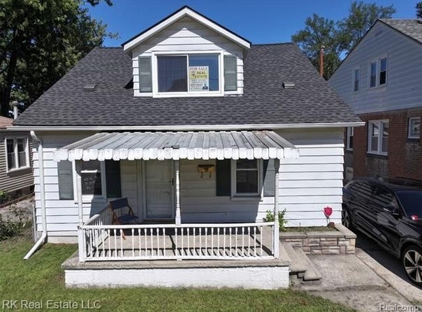 1125 E Hayes Avenue, Hazel Park, MI 48030