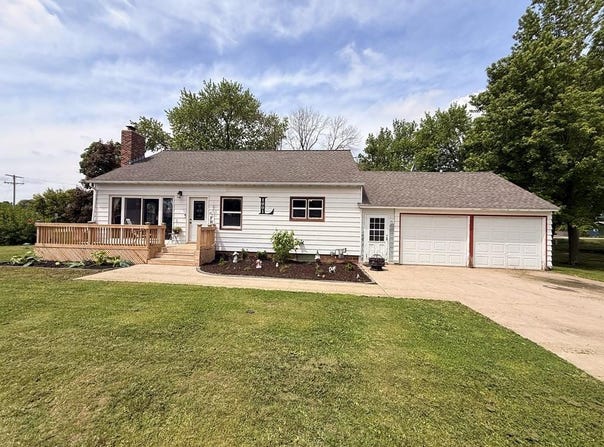 1001 Sunset Dr, Gowrie, IA 50543