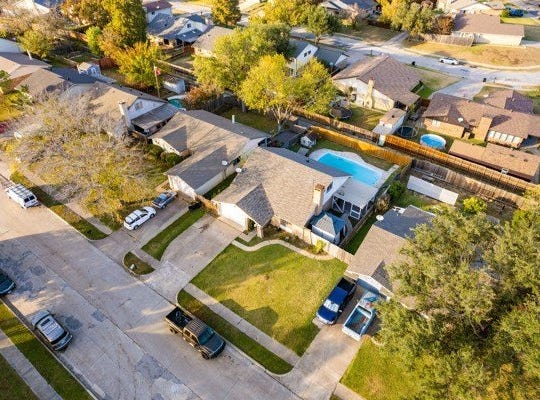 813 Via Avenida, Mesquite, TX 75150
