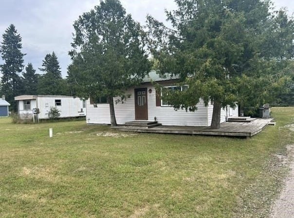 3014 CENTER, LEVERING, MI 49755