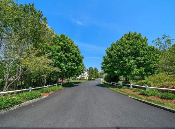 58 Bagnell Dr, Pembroke, MA 02359