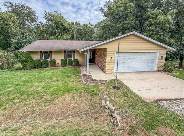 512 County Road 2490, Mahomet, IL 61853