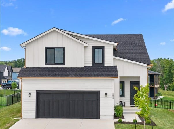 2004 Oak Ridge Drive, Oak Grove, MO 64075