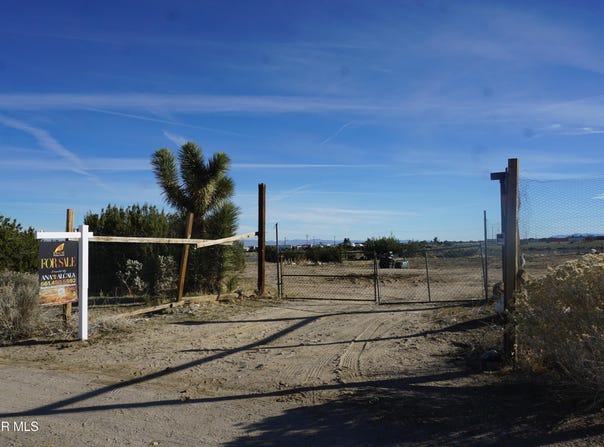 10057 Ash Rd, Pinon Hills, CA 92372