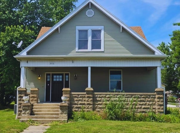 306 E Main Street, Teutopolis, IL 62467