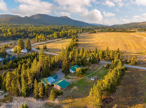 114 Bayview Rd, Athol, ID 83801