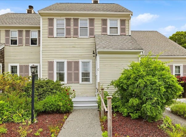 18 Woodview Drive, Falmouth, MA 02540
