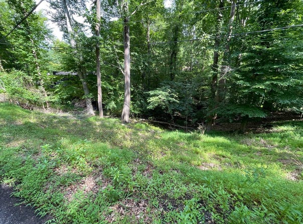 Stonehenge Road, Charleston, WV 25314