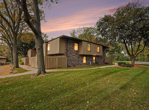2531 Unity Avenue N, Golden Valley, MN 55422
