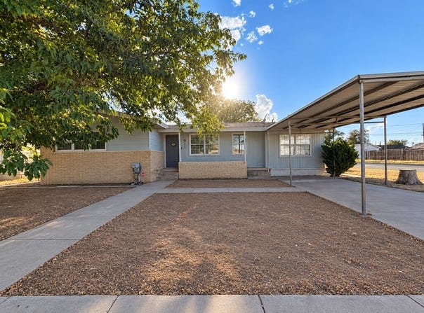 911 NW 7th St, Andrews, TX 79714